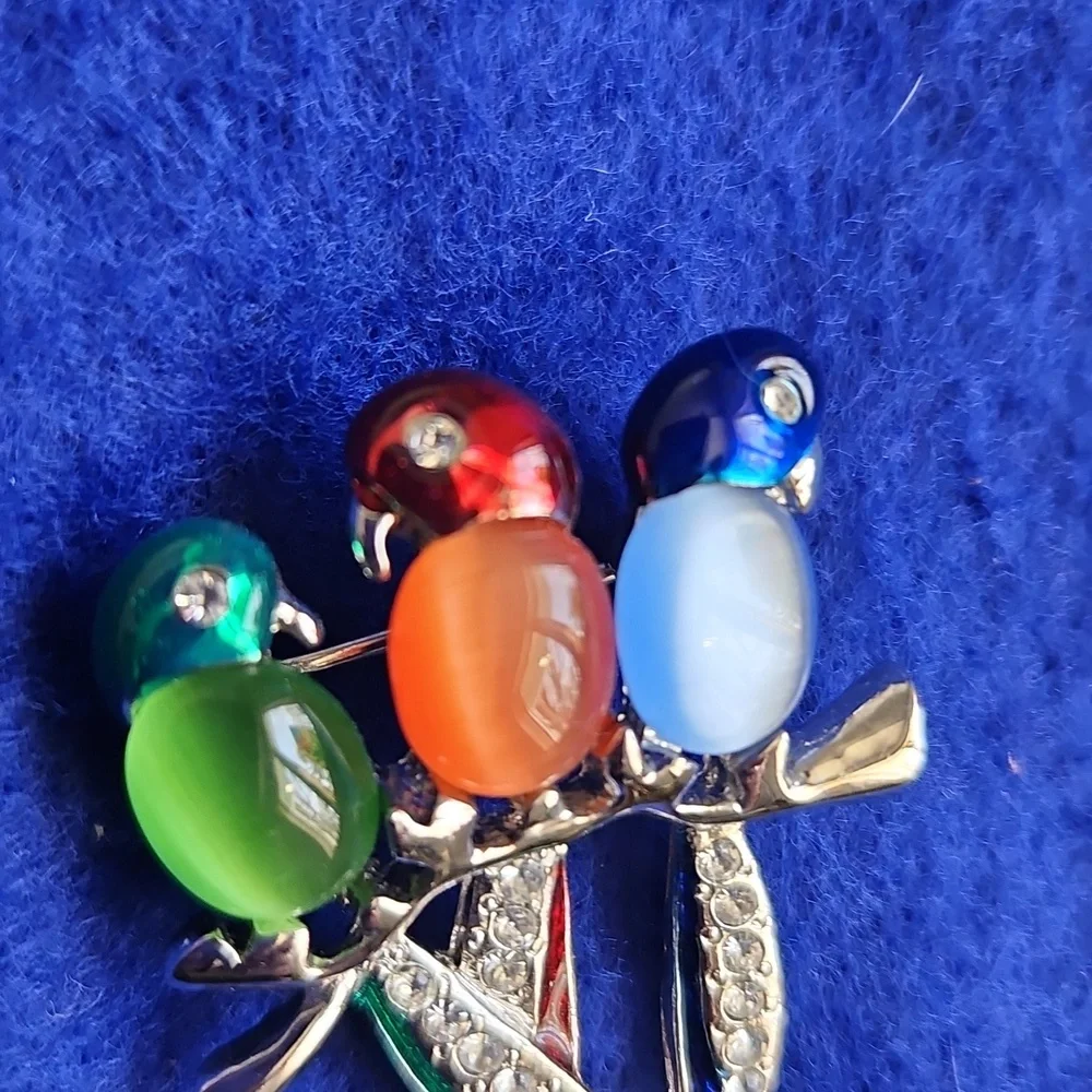 Vintage Jelly Belly And Rhinestones Parrots On A Branch Brooch Silvertone EUC - Picture 4 of 7